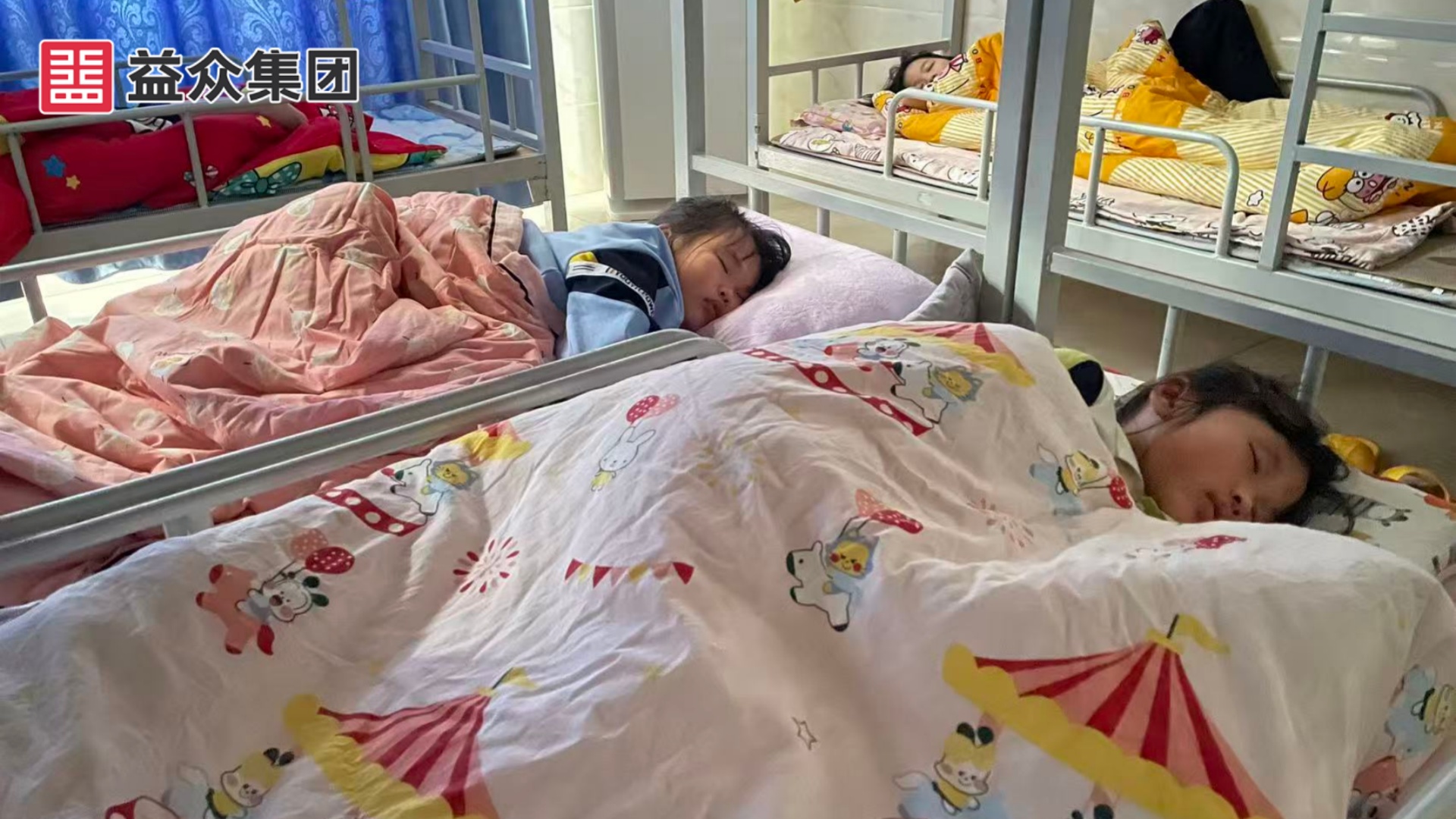 午休秩序井然，學(xué)生安然入睡1_副本